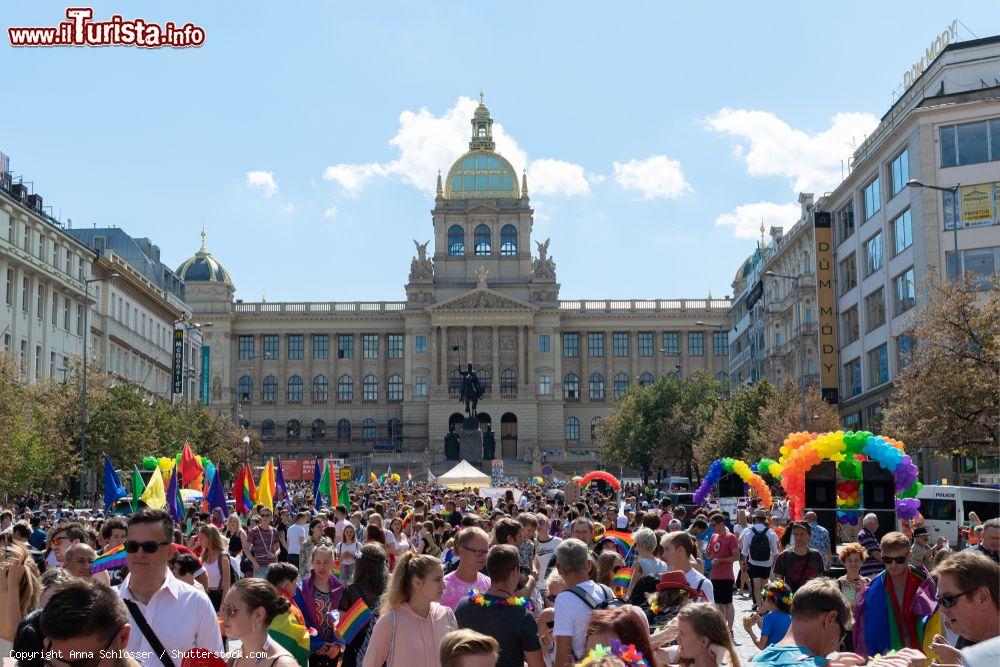 Immagine Il Gay Pride di Praga in piazza San Venceslao - © Anna Schlosser / Shutterstock.com