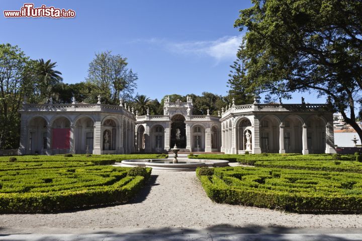 Immagine Il giardino del Palácio Nacional de Belém, residenza del presidente del Portogallo. Siamo nel quartiere di Belém, a Lisbona - foto © ribeiroantonio / Shutterstock.com