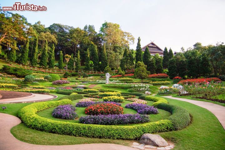 Immagine Il giardino della villa reale di Doi Tung a Chiang Rai, Thailandia - © Vinai Thongumpai / Shutterstock.com