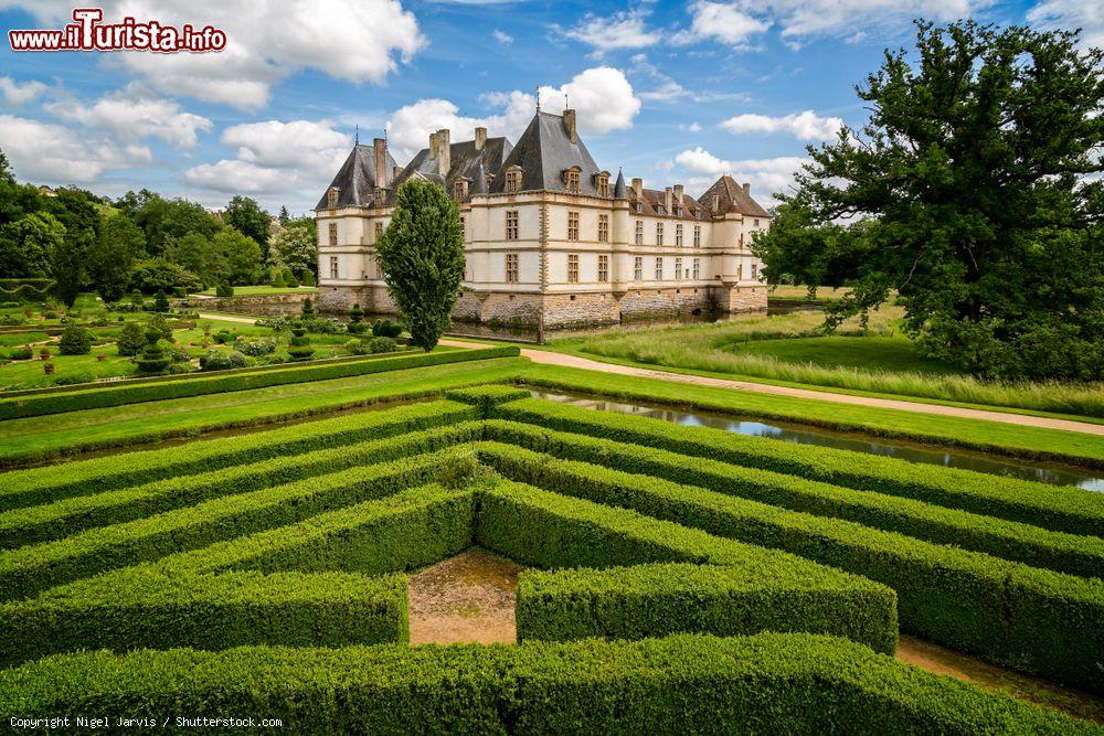 Immagine Il giardino e il castello di Cormatin in Borgogna, Francia - © Nigel Jarvis / Shutterstock.com