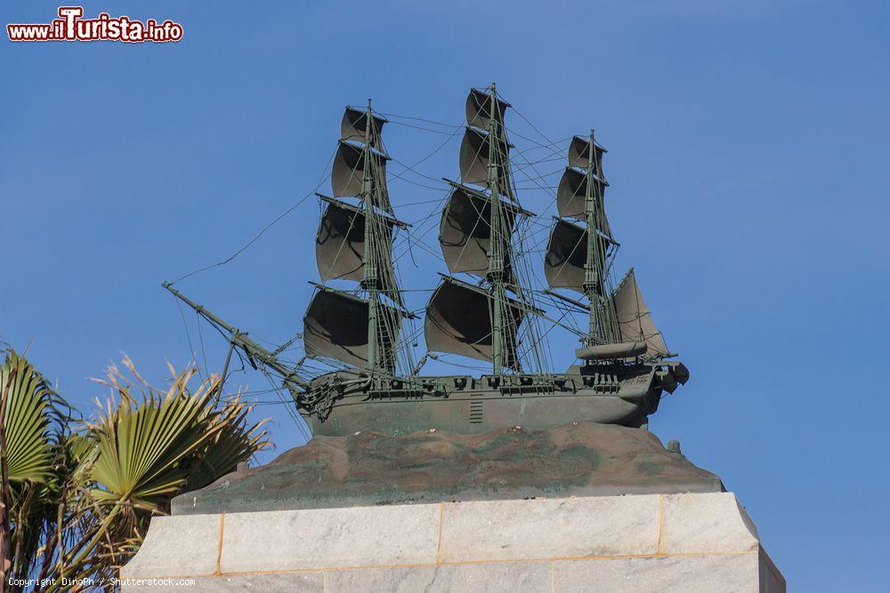 Immagine Il Glenelg Beach Pioneer Memorial a Moseley Square nella città di Adelaide (Australia):  è stato progettato per commemorare la fondazione dell'Australia Meridionale e per onorare i primi coloni - © DinoPh / Shutterstock.com