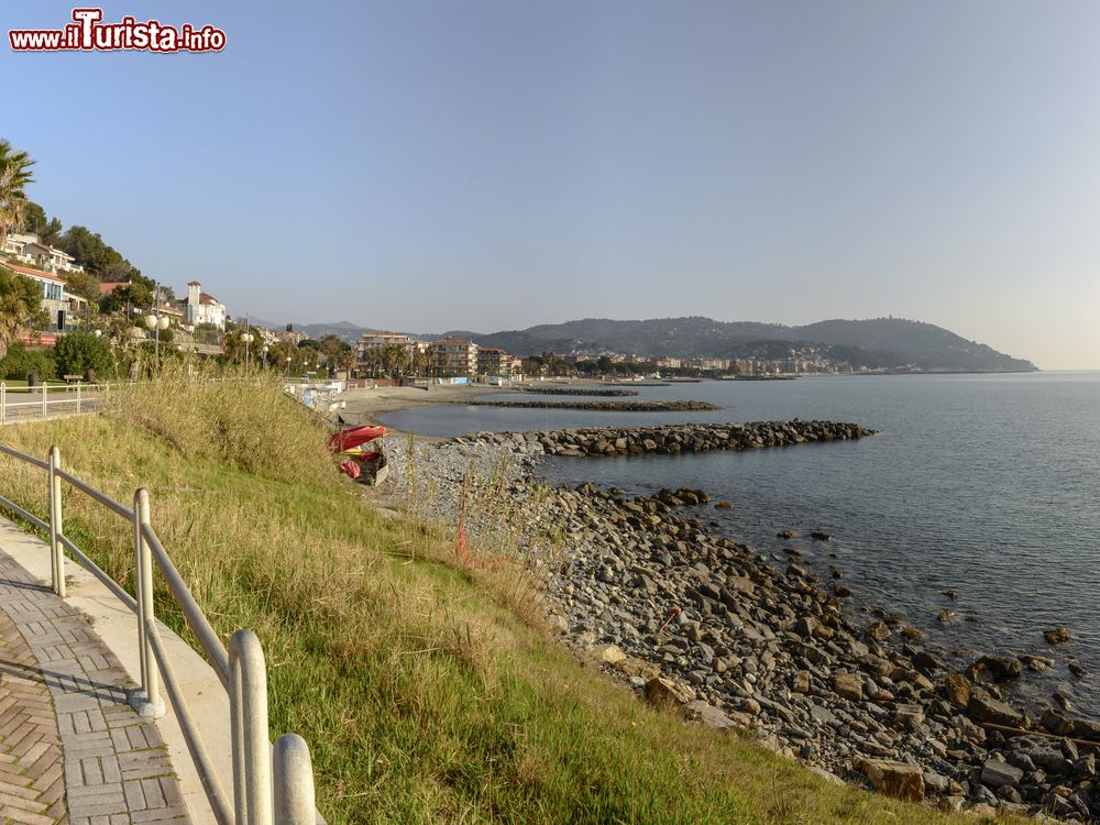 Immagine Il golfo e la spiaggia di Andora, in Liguria, Riviera di Ponente