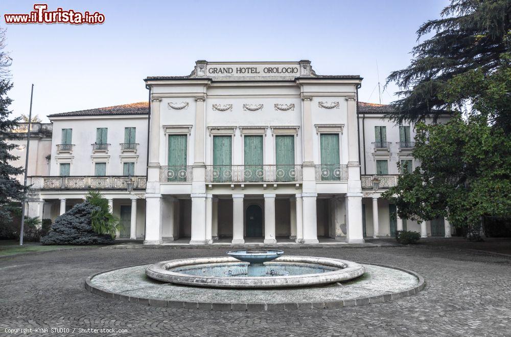 Immagine Il Grand Hotel Orologio nel centro di Abano Terme in Veneto - © KYNA STUDIO / Shutterstock.com