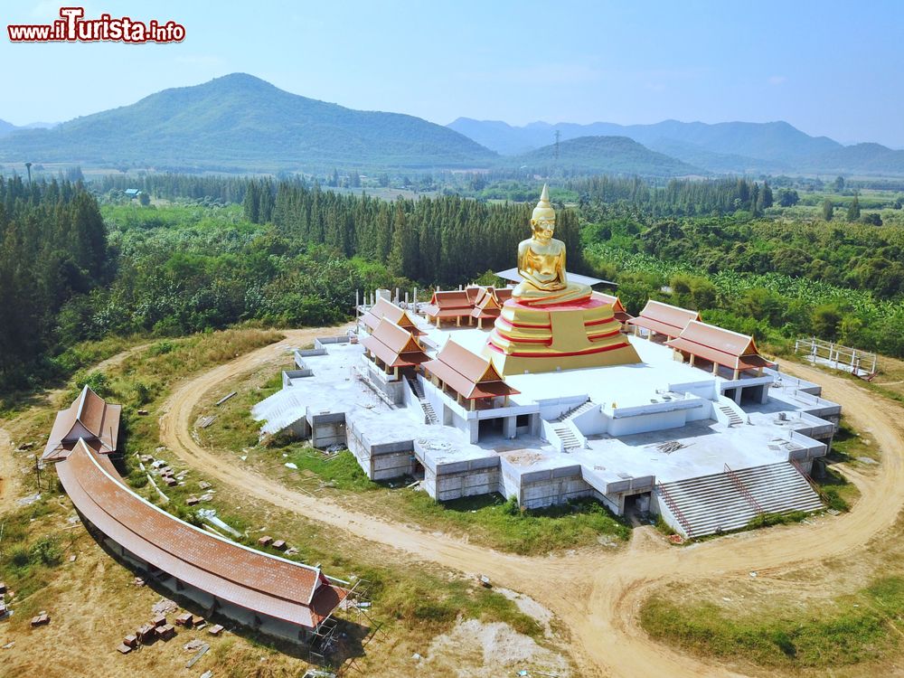 Immagine Il Grande Buddha seduto a Hua Hin, provincia di Prachuap Khiri Khan, Thailandia.