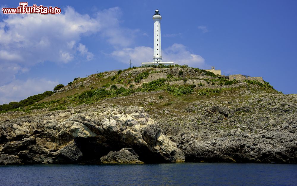 Immagine Il grande faro sulla punta di Santa Maria di Leuca in Puglia.