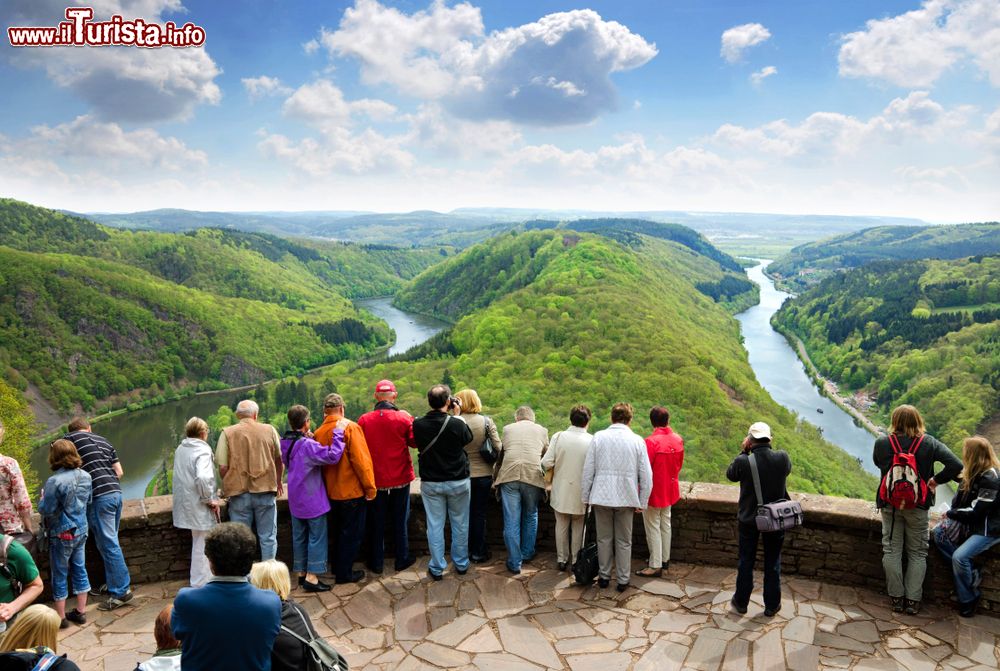 Immagine Il grande meandro fossile a Saarschleife: il fiume Saar visto dal punto panoramico di Cloef