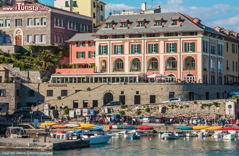 Immagine Il grazioso villaggio di Porto Venere, Liguria. Il suo nome deriva da un antico tempio dedicato alla dea Venere - © Damira / Shutterstock.com