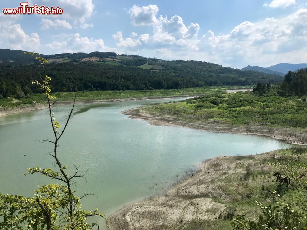 Immagine Il lago artificiale di Trebecco, formato dalla Diga del Molato a Zavattarello, Lombardia.