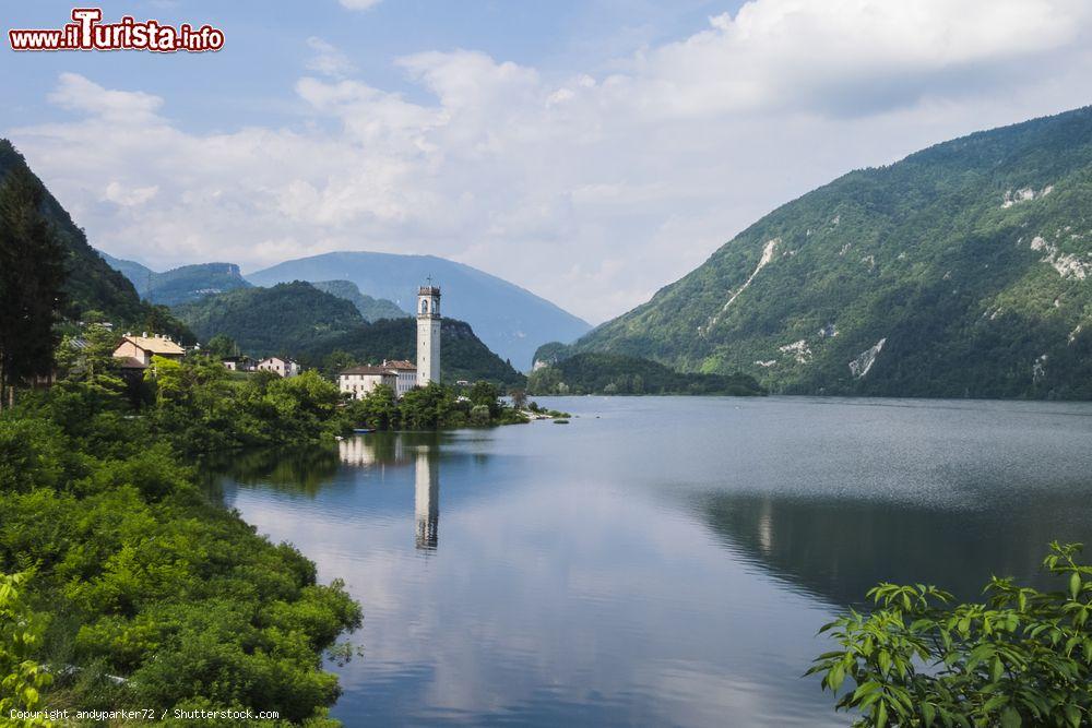 Immagine Il Lago del Corlo ad ovest di Feltre in Veneto - © andyparker72 / Shutterstock.com
