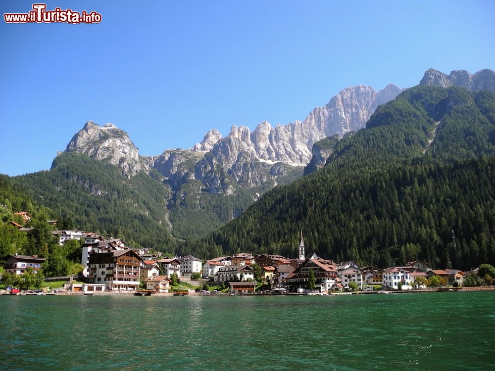 Immagine Il Lago di Alleghe nelle Dolomiti, Veneto