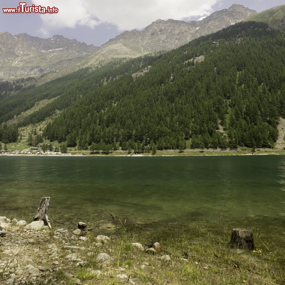 Immagine Il Lago di Ceresole Reale, siamo ai confini del Parco Nazionale del Gran Paradiso, in Piemonte.