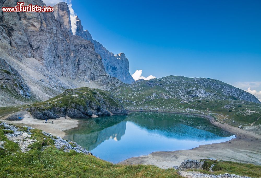 Immagine Il lago di Coldai è una classica escursione da Zoldo Alto sulle Dolomiti