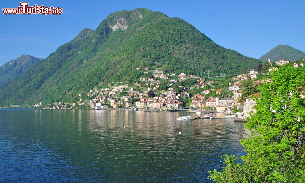 Immagine Il Lago di Como e il VIllaggio di Colonno in Lombardia