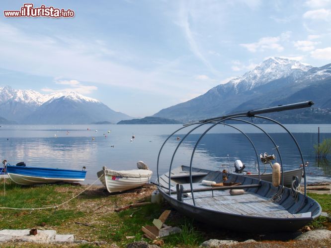 Immagine Il Lago di Como fotografato dalle rive di Dongo, in Lombardia - © Mor65_Mauro Piccardi / Shutterstock.com