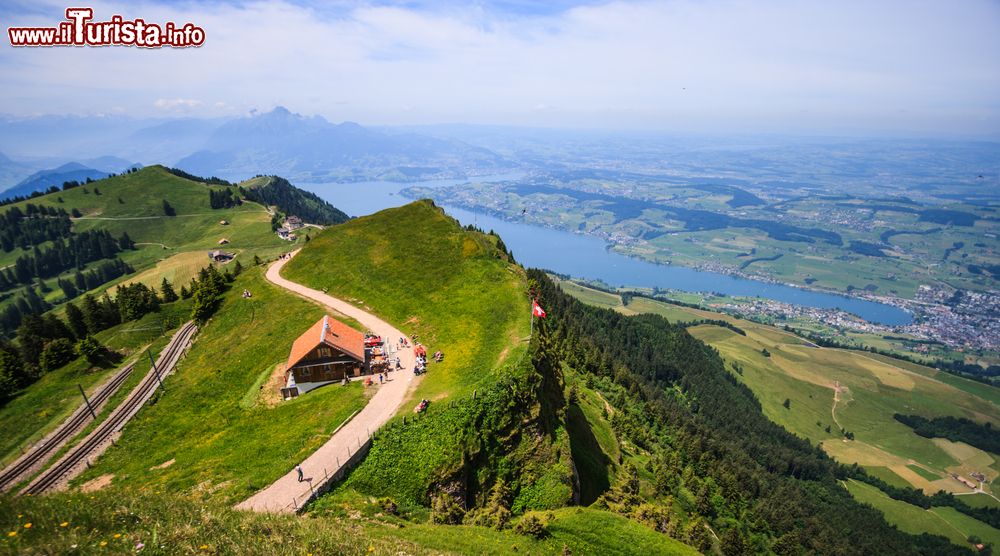 Immagine Il lago di Lucerna e le montagne circostanti visti dal Rigi Kulm, Svizzera.