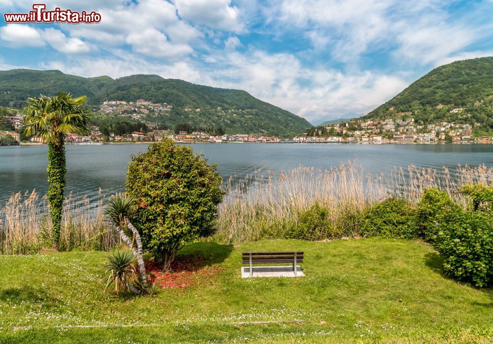 Immagine Il lago di Lugano fotografato da Lavena Ponte Tresa, Lombardia.