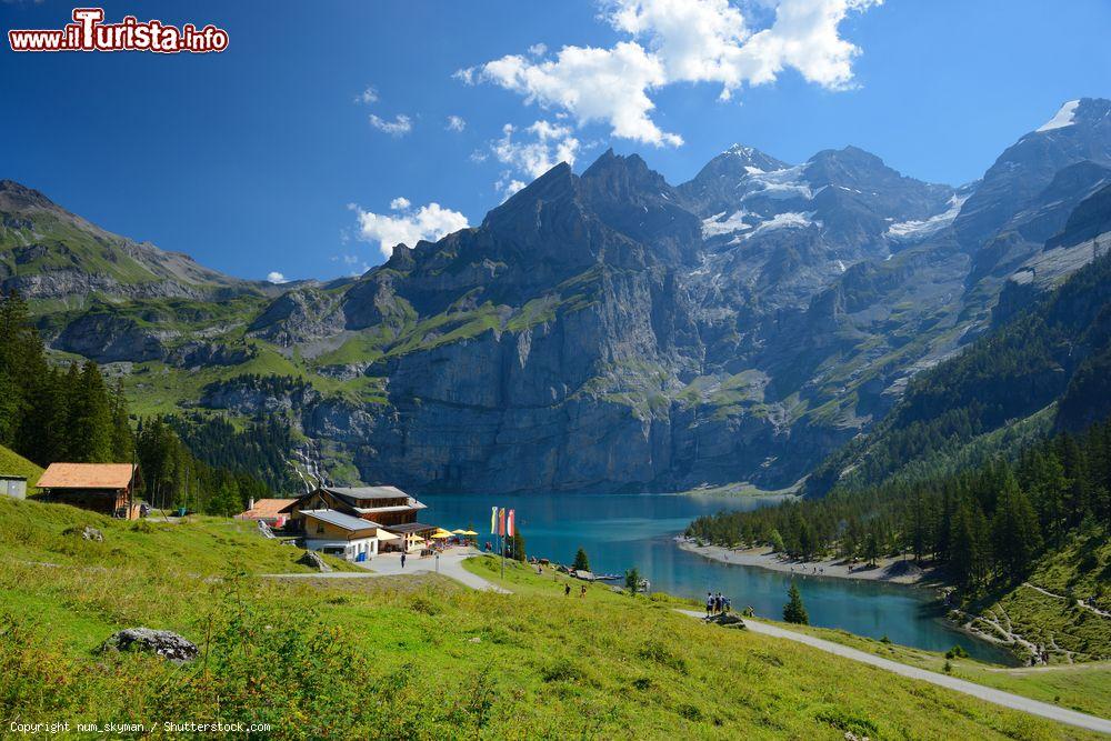 Immagine Il lago di Oeschinensee a Kandersteg, fotografato in estate - © num_skyman / Shutterstock.com
