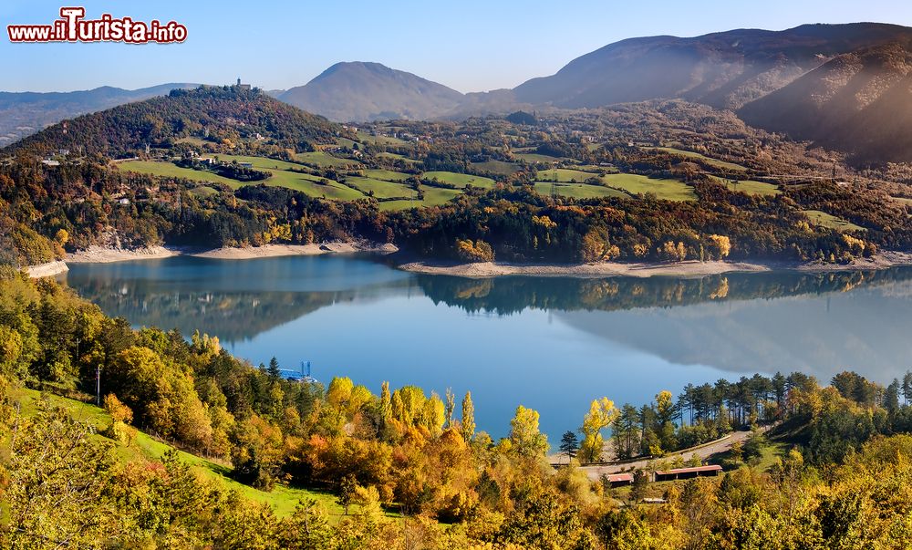 Immagine Il Lago di Suviana in autunnno in Emilia-Romagna