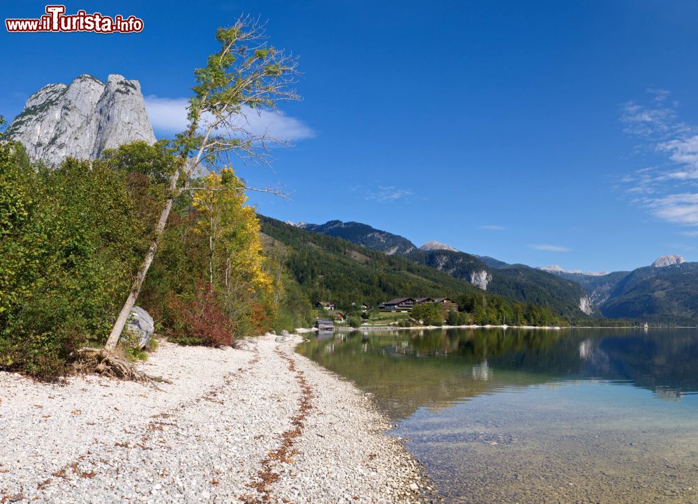 Immagine il Lago Grundl ( Grundlsee) si trova in Austria vicino a Bad Ausse