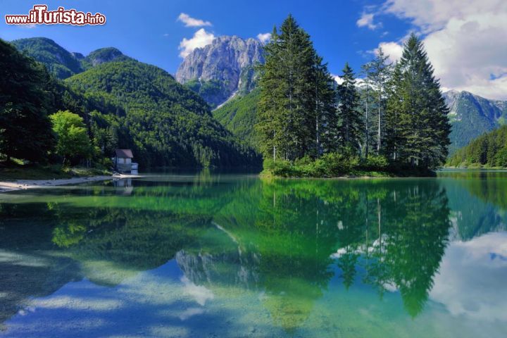 Immagine Il lago Predil in Friuli, raggiungibile con facilità dalla località di Tarvisio