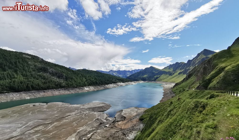 Immagine Il lago Ritom della Val Piora in Canton Ticino, Svizzera