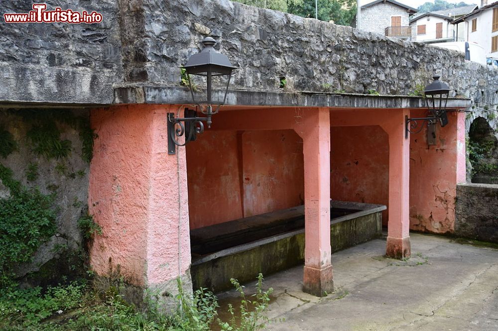 Immagine Il Lavatoio pubblico di via Valtorta a Barzio, provincia di Lecco