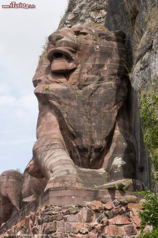 Immagine Il Leone di Belfort, Francia. Questa statua colossale commemora l'eroica resistenza della città durante l'assedio prussiano del 1870. E' lunga 22 metri e alta 11 - © Jef Wodniack / Shutterstock.com