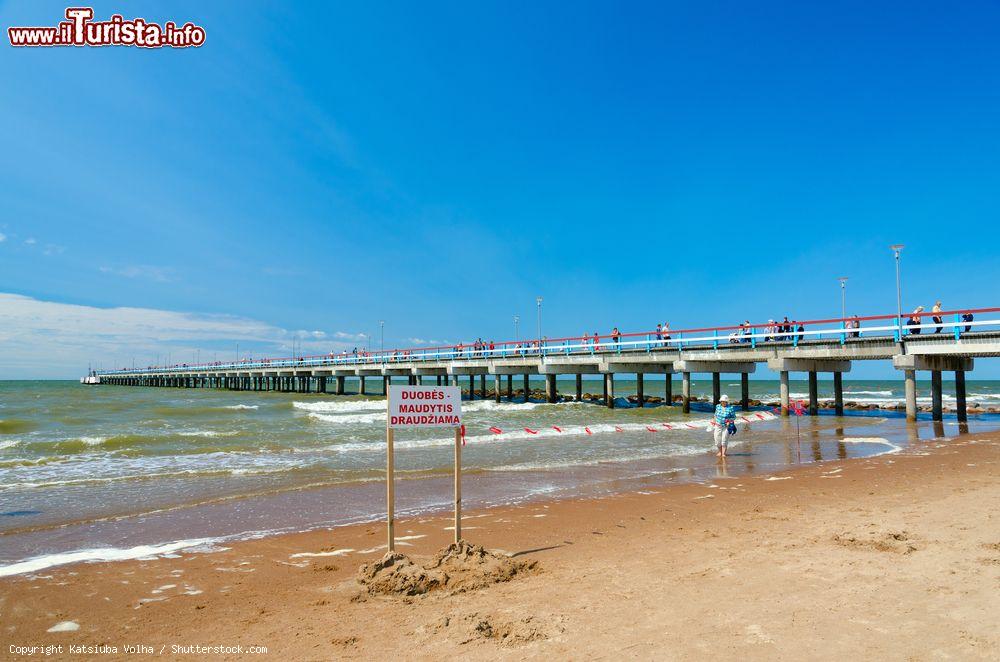 Immagine Il lungo molo sulla spiaggia di Palanga, Lituania, in una giornata di sole - © Katsiuba Volha / Shutterstock.com