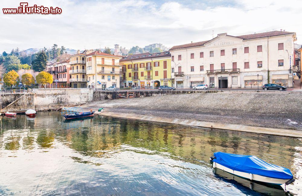 Immagine Il lungolago di Luino in Lombardia, sulle rive del Lago Maggiore - © elesi / Shutterstock.com