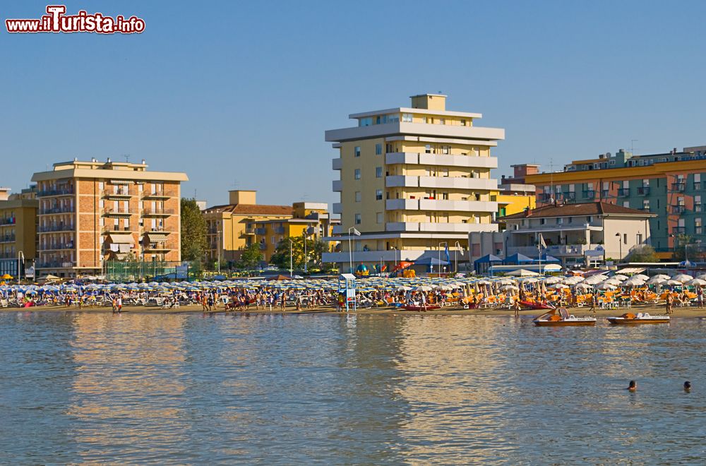 Immagine Il Lungomare di Bellaria e la spiaggia di Igea Marina in Emilia-Romagna.