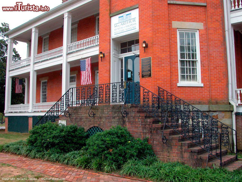 Immagine Il MacArthur Museum of Arkansas Military History, Michigan (Stati Uniti). Inaugurato nel maggio 2001, questo museo espone una vasta raccolta di reperti relativi alle guerre del XIX° e XX° secolo - © Malachi Jacobs / Shutterstock.com