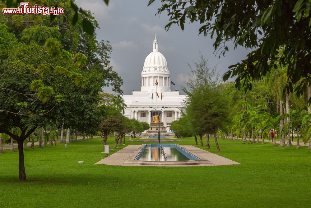 Immagine Il maestoso Palazzo Municipale di Colombo, Sri Lanka. Qui si trovano il Consiglio Municipale della città e l'ufficio del sindaco.