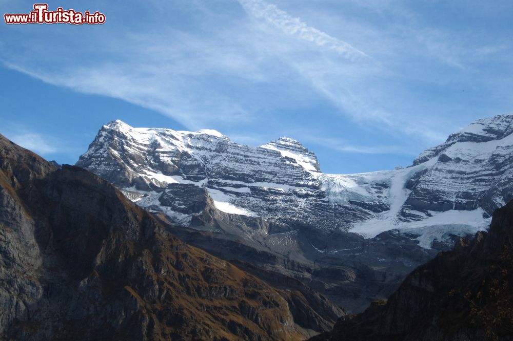 Immagine Il magico paesaggio della Val d'Illiez in primavera, Canton Vallese, Svizzera