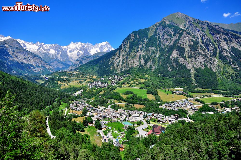 Immagine Il magnifico paesaggio estivo della Valle d'Aosta