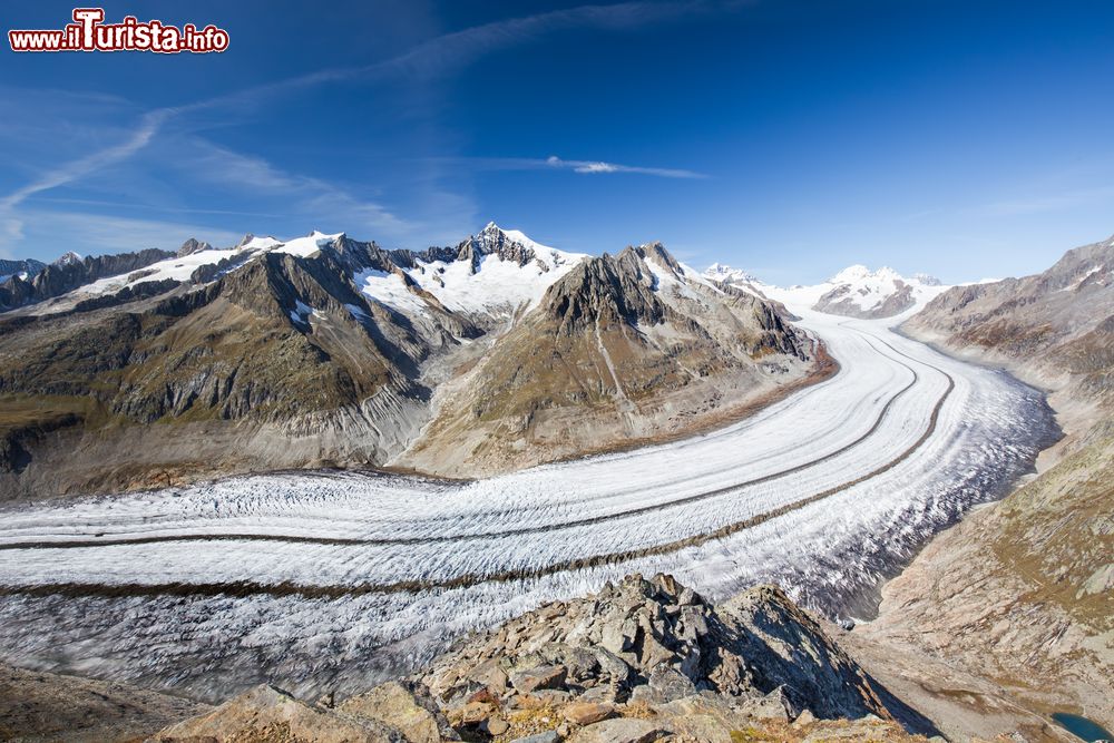 Immagine Il magnifico panorama dell'Aletsch visto da Bettmeralp, Svizzera. Il più grande ghiacciaio delle Alpi fa parte del Patrimonio dell'Unesco.