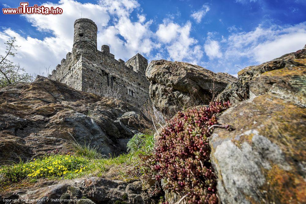 Immagine Il maniero di Ussel domina la zona di Chatillon in Valle d'Aosta - © Massimo Santi / Shutterstock.com