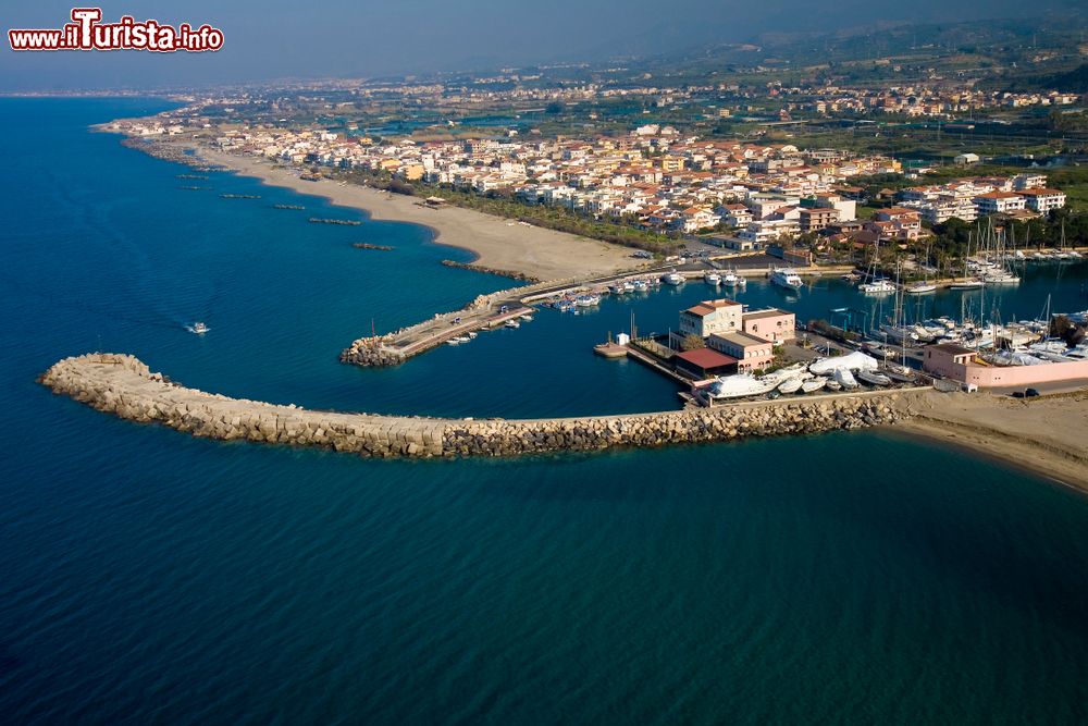 Immagine Il mare a Portorosa di Oliveri in Sicilia, siamo vicino a Tindari, provincia di Messina