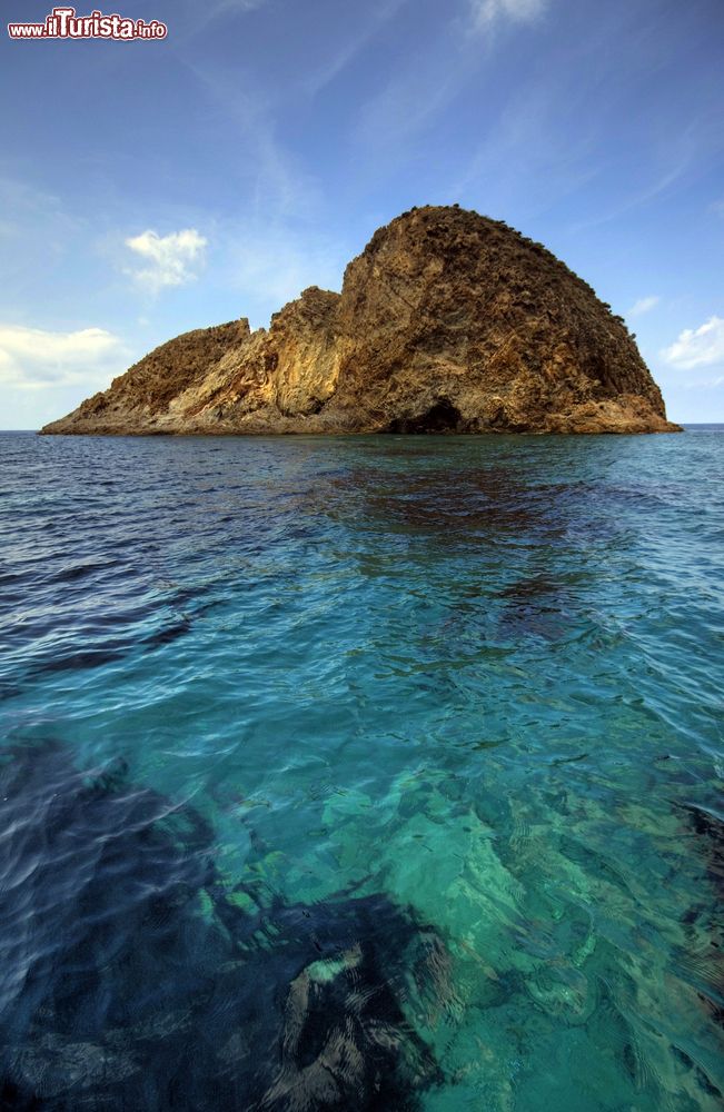 Immagine Il mare cristallino di Palmarola nel Tirreno