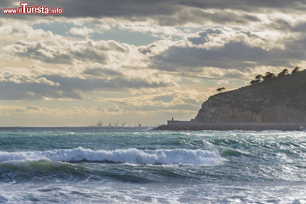 Immagine Il mare della costa mediterranea della Spagna a Oropesa del Mar (Castellon).