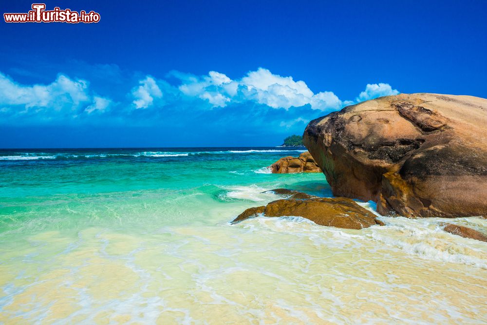 Immagine Il mare limpido  di Baie Lazare alle Seychelles, isola di Mahe