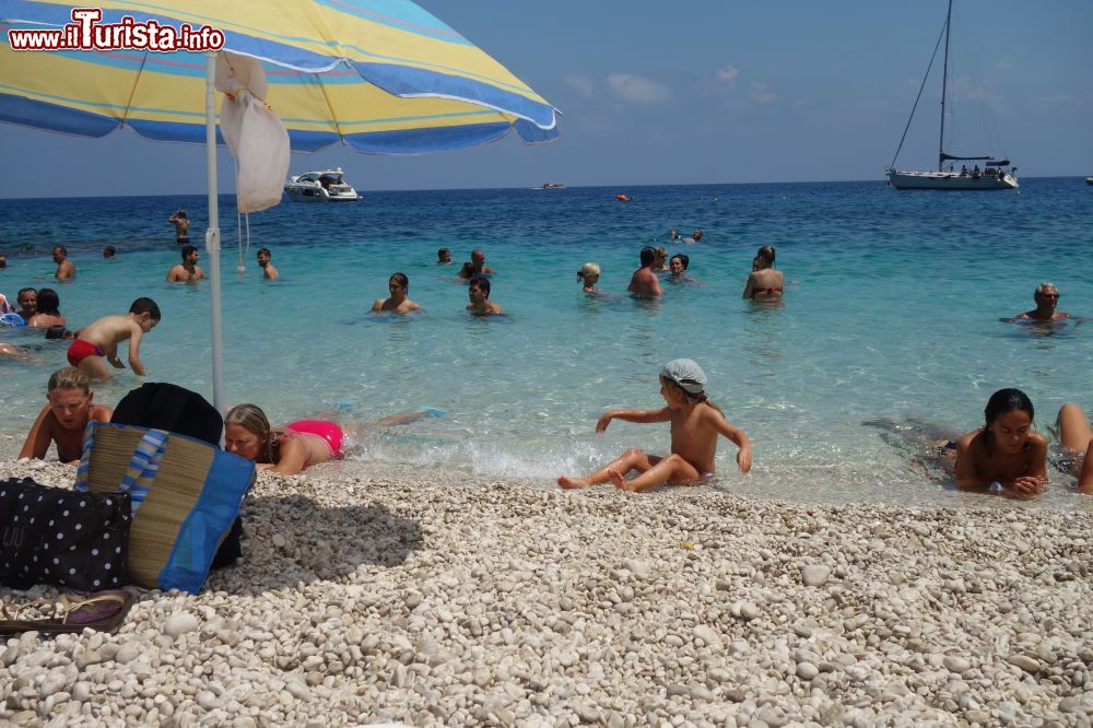 Immagine Il mare di Cala Marinella, una delle cale della Riserva dello Zingaro (Sicilia).