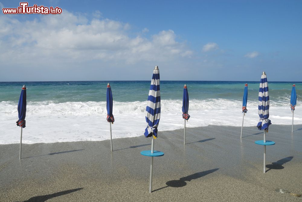 Immagine Il mare di Deiva Marina in una giornata ventosa sulla Riviera di Levante in Liguria