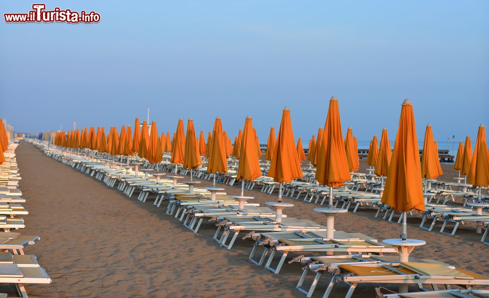 Immagine Il mare e la spiaggia di Albinia, tra Talamone e Orbetello in Toscana.