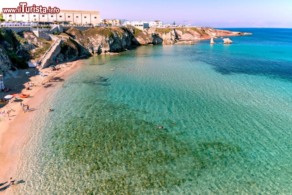 Immagine Il mare invitante di Terrasini, costa nord della Sicilia in provincia di Palermo