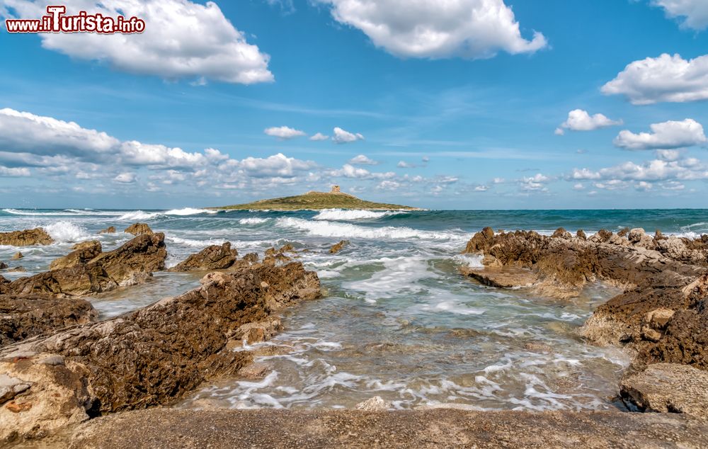 Immagine Il mare limpido che bagna la zona di Isola delle Femmine a Palermo, Sicilia