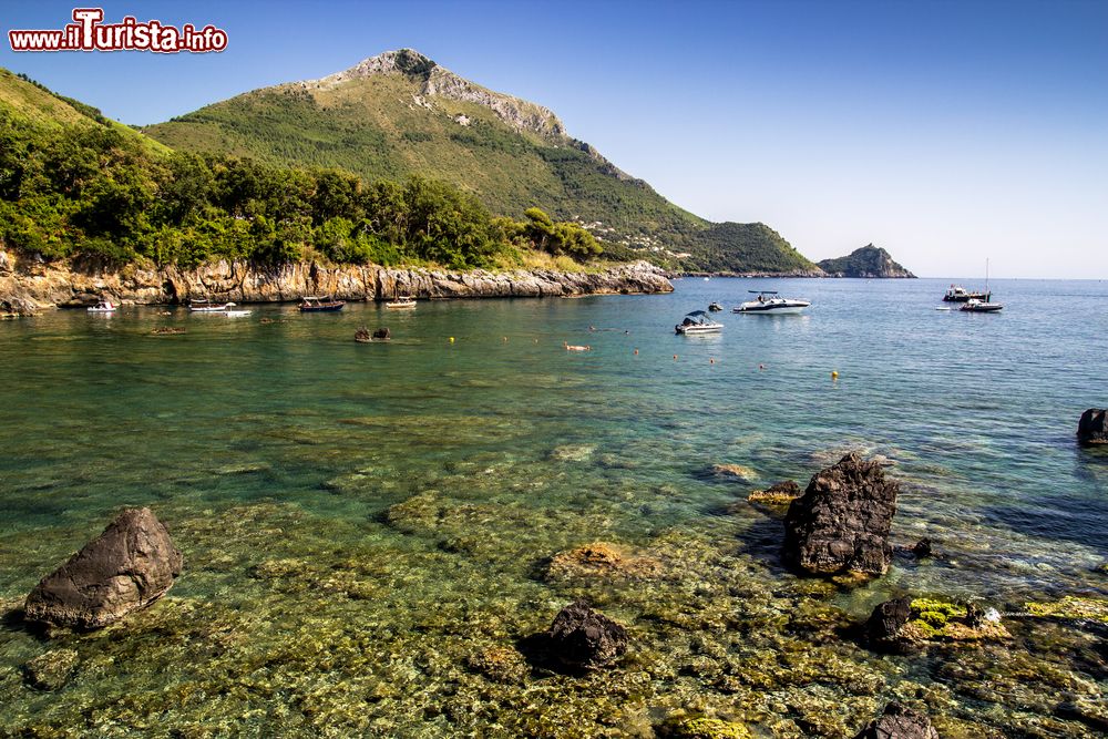 Immagine Il mare limpido della costa tirrenica a Maratea, in Basilicata