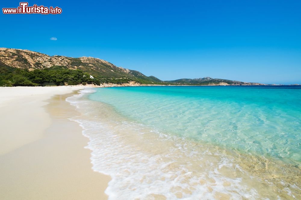 Immagine Il mare limpido della spiaggia di Tuerredda nel territorio di Teulada in Sardegna