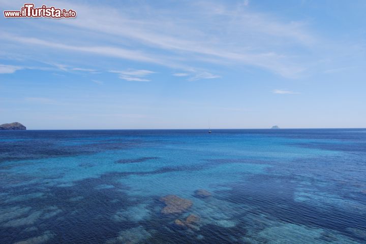 Immagine Il mare limpido di Sant'Antioco in Sardegna - © D.serra1 / Shutterstock.com