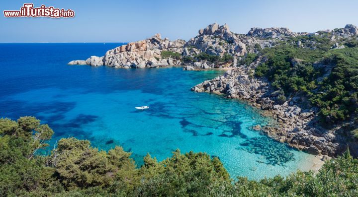 Immagine Il mare straordinario di Capo Testa, il promonorio granitico del nord della Sardegna, non distante da Santa Teresa di Gallura