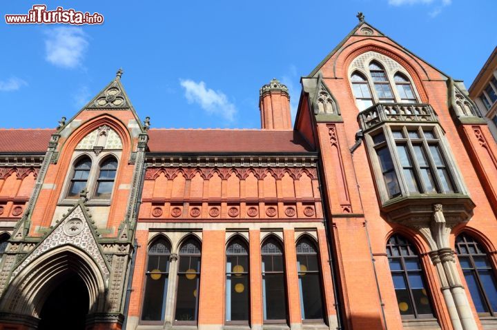 Immagine Il Margaret Street Campus a Birmingham, Inghilterra. A fondare l'università della città fu nel 1900 la Regina Vittoria grazie anche all'interesse del primo cancelliere Josep Chamberlain: oggi è fra gli istituti di studio più rinomati al mondo.